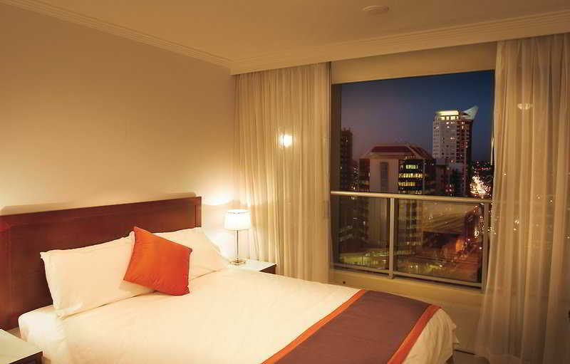 Oaks Brisbane Lexicon Suites Room photo