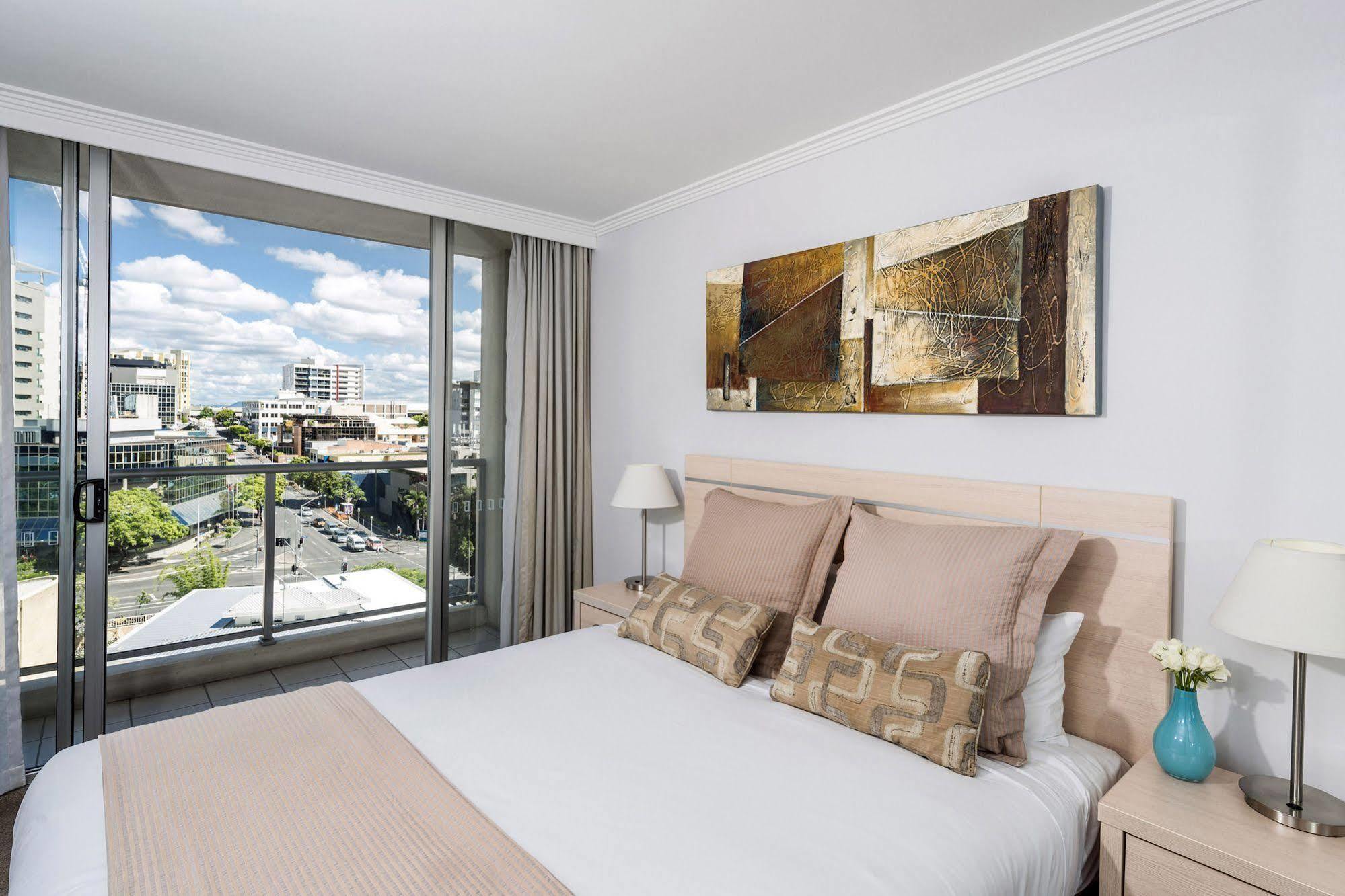 Oaks Brisbane Lexicon Suites Exterior photo